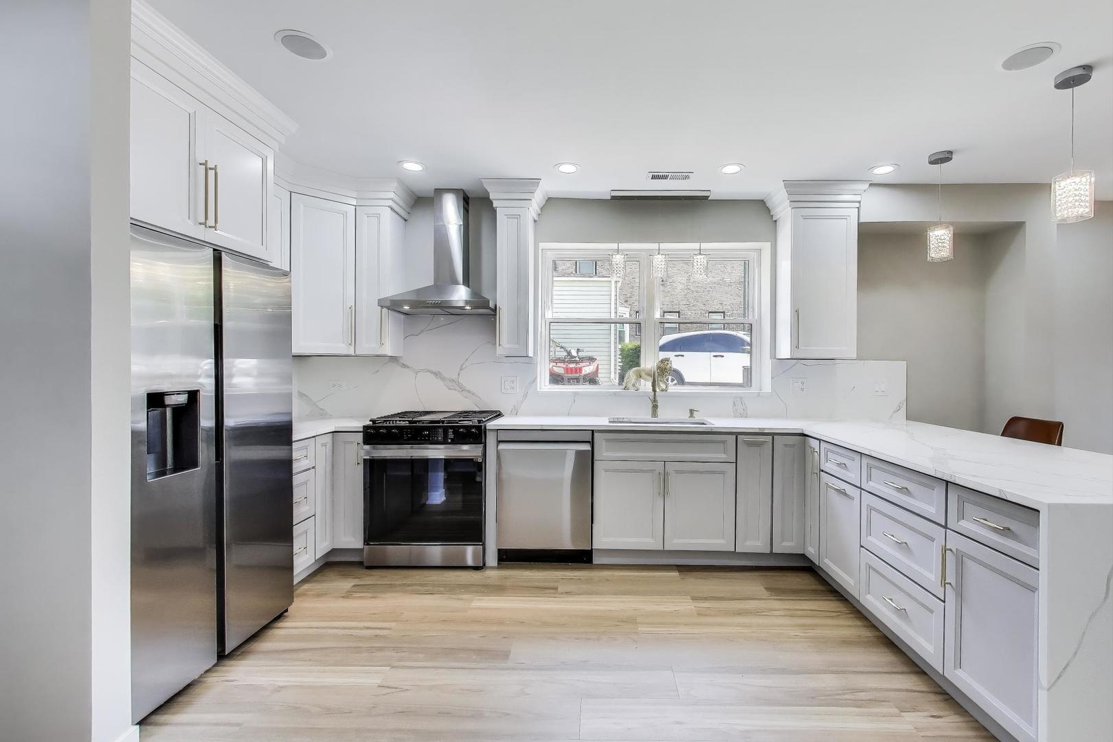 4305 N Mobile Avenue, Chicago, IL 60634