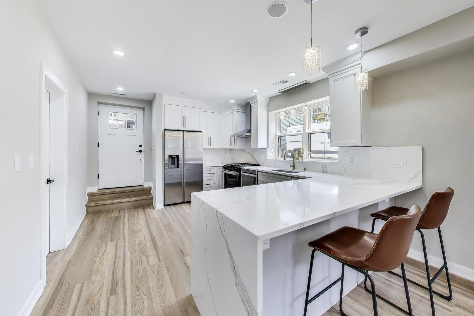 4305 N Mobile Avenue, Chicago, IL 60634