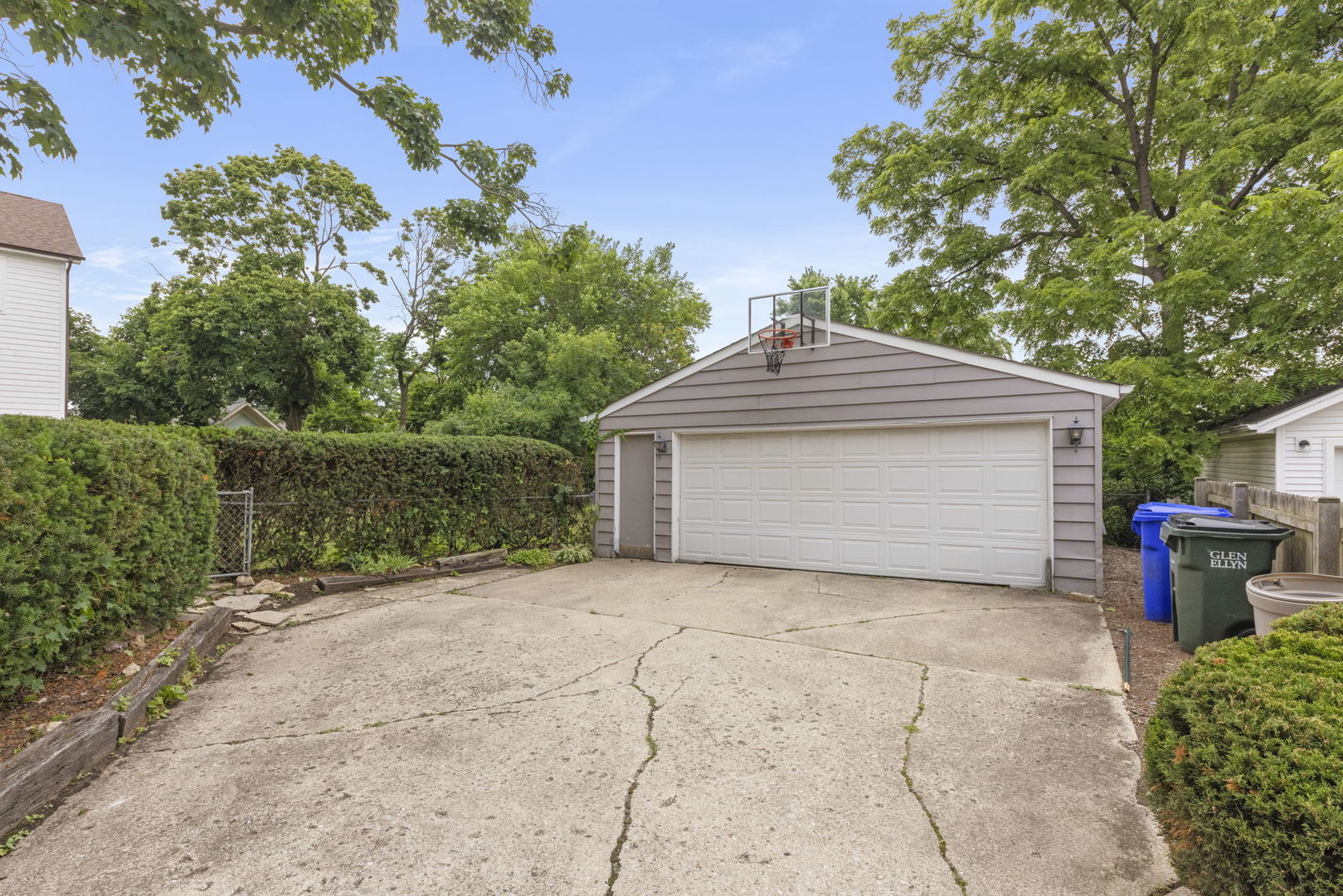 345 N Montclair Avenue, Glen Ellyn, IL 60137
