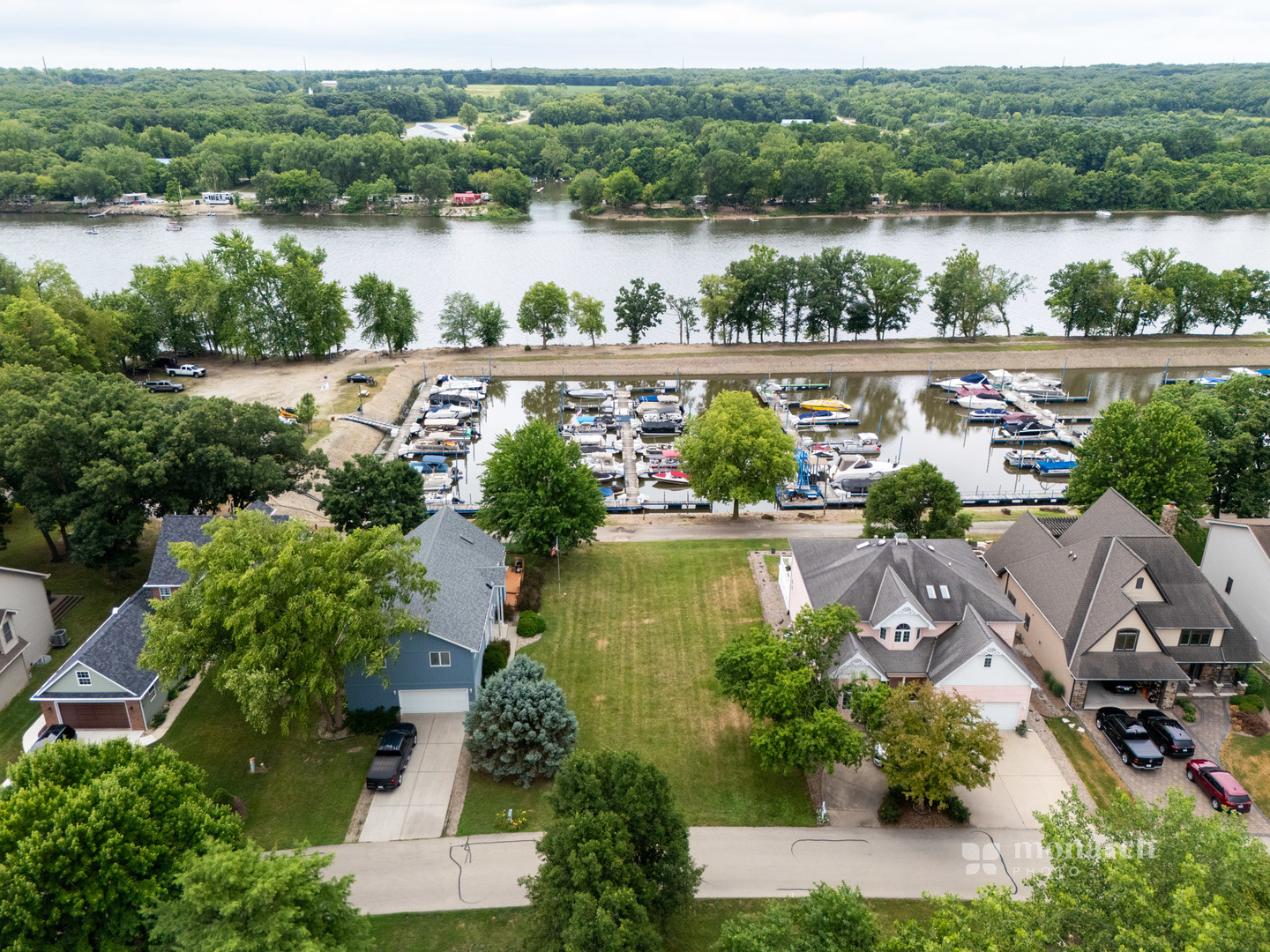 100 Hillsman Lane, Seneca, IL 61360