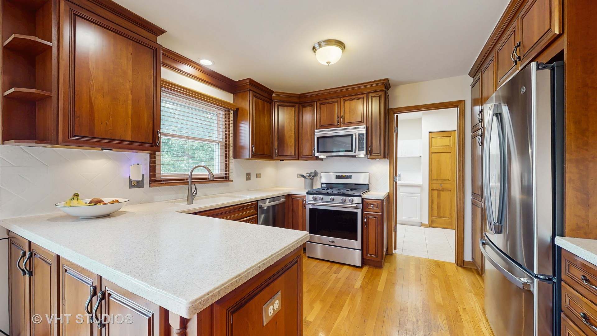 230 W Weathersfield Way, Schaumburg, IL 60193