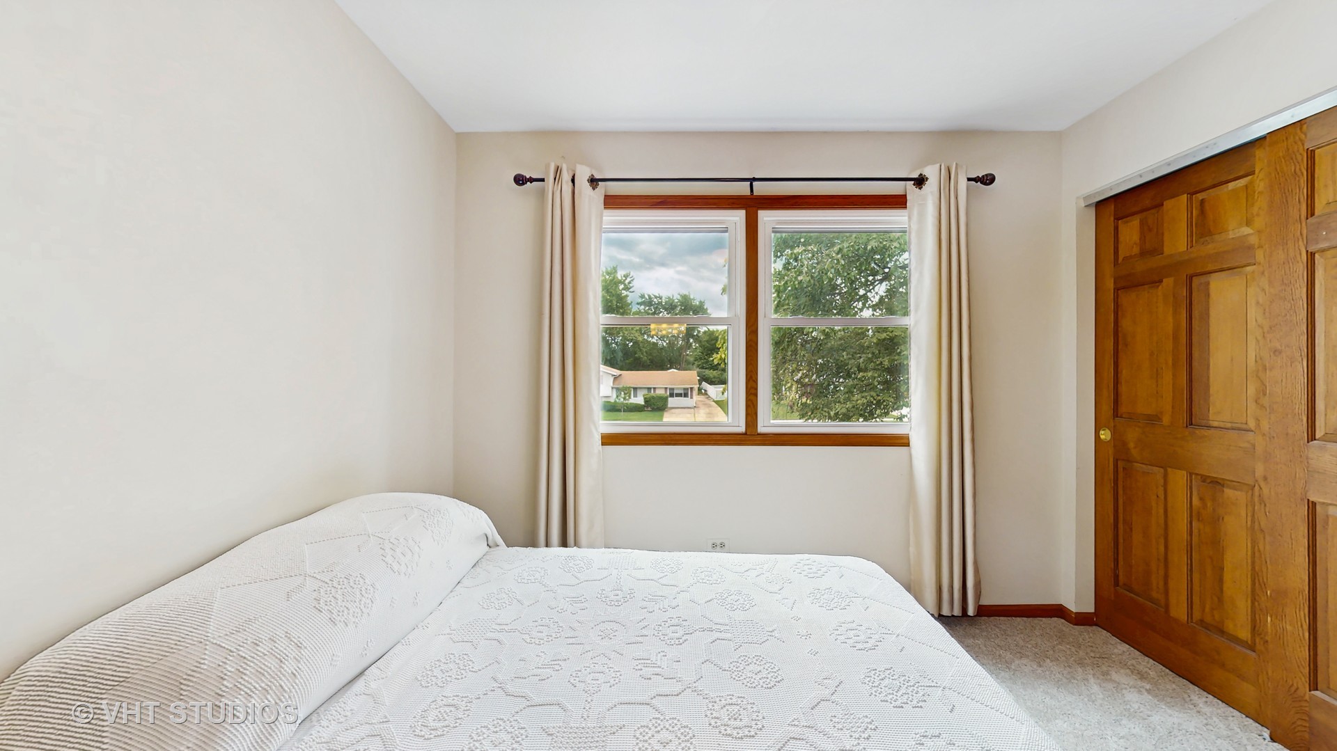 230 W Weathersfield Way, Schaumburg, IL 60193