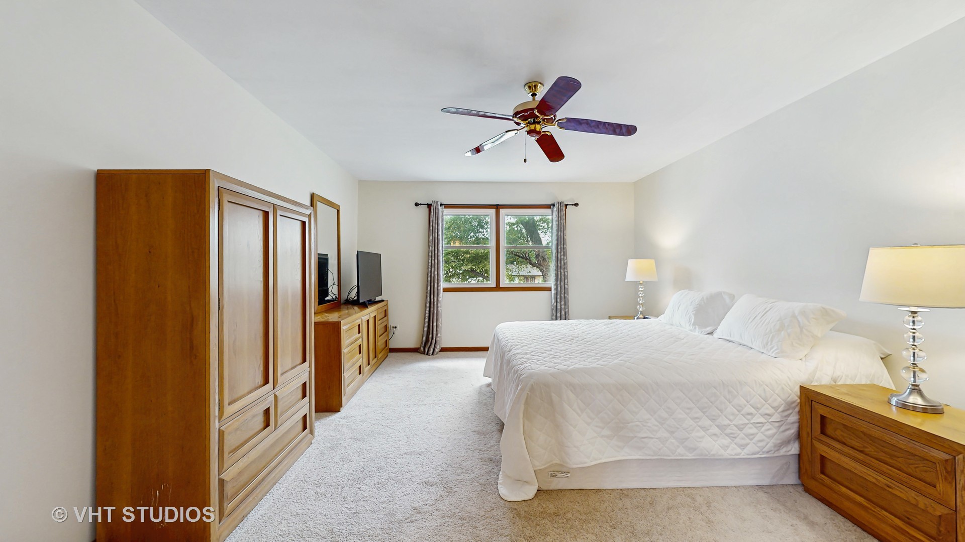 230 W Weathersfield Way, Schaumburg, IL 60193