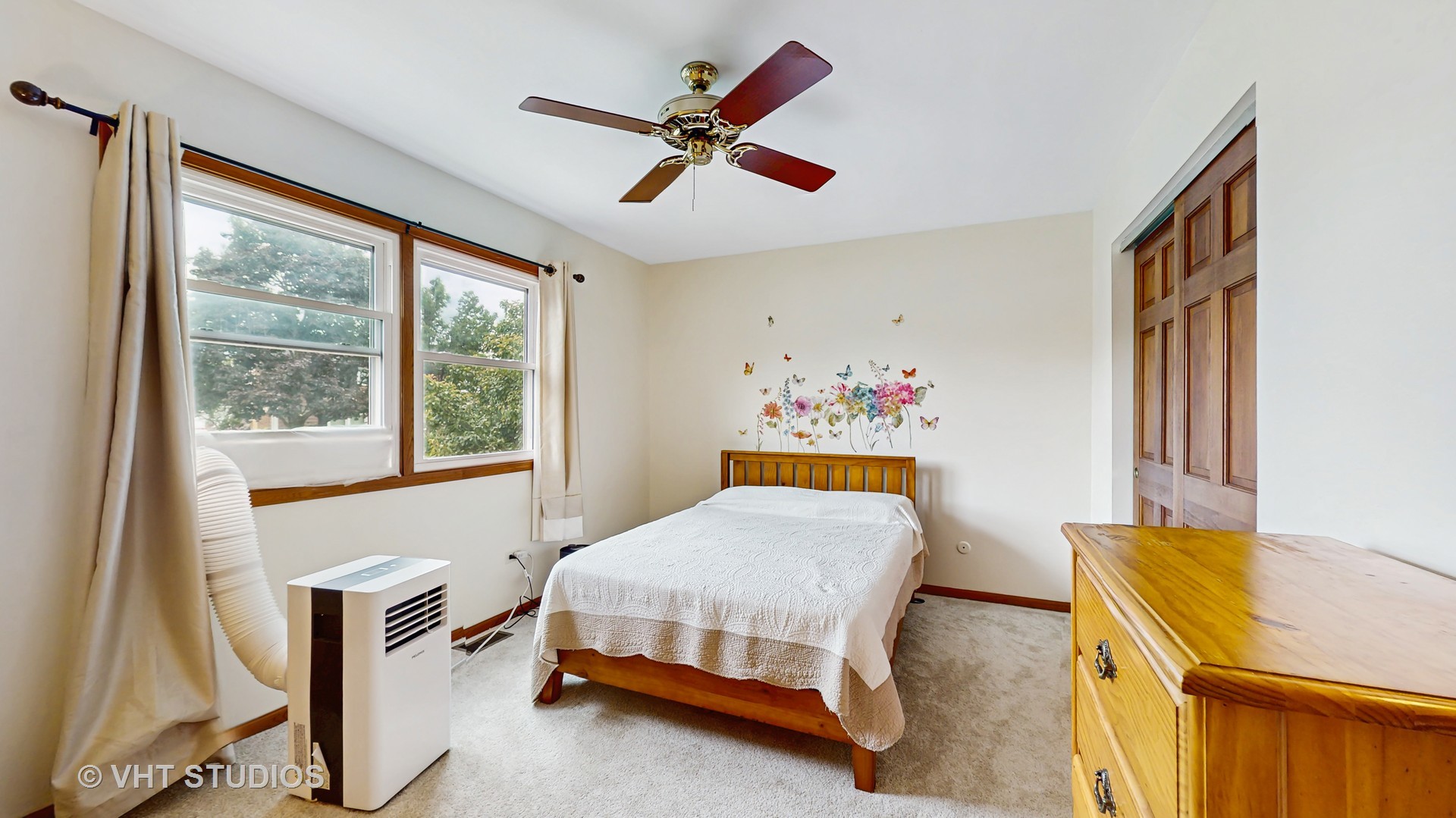230 W Weathersfield Way, Schaumburg, IL 60193