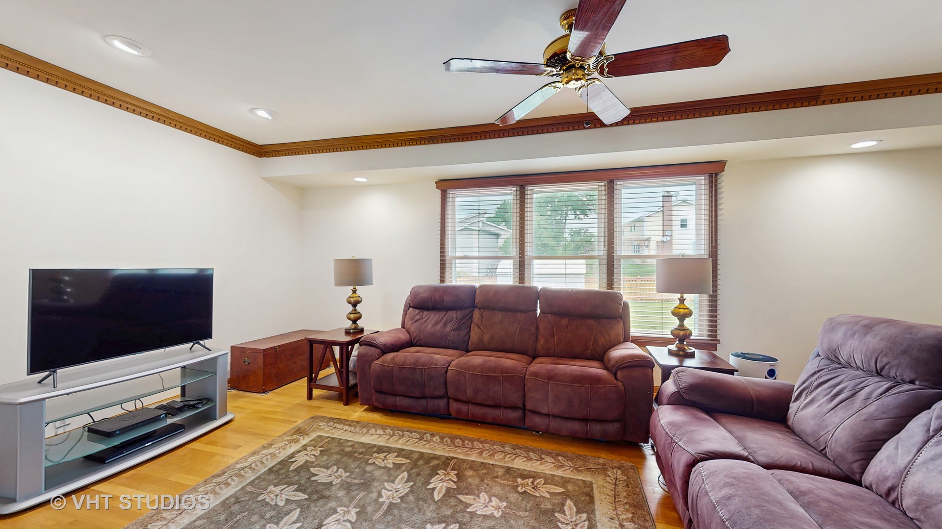 230 W Weathersfield Way, Schaumburg, IL 60193