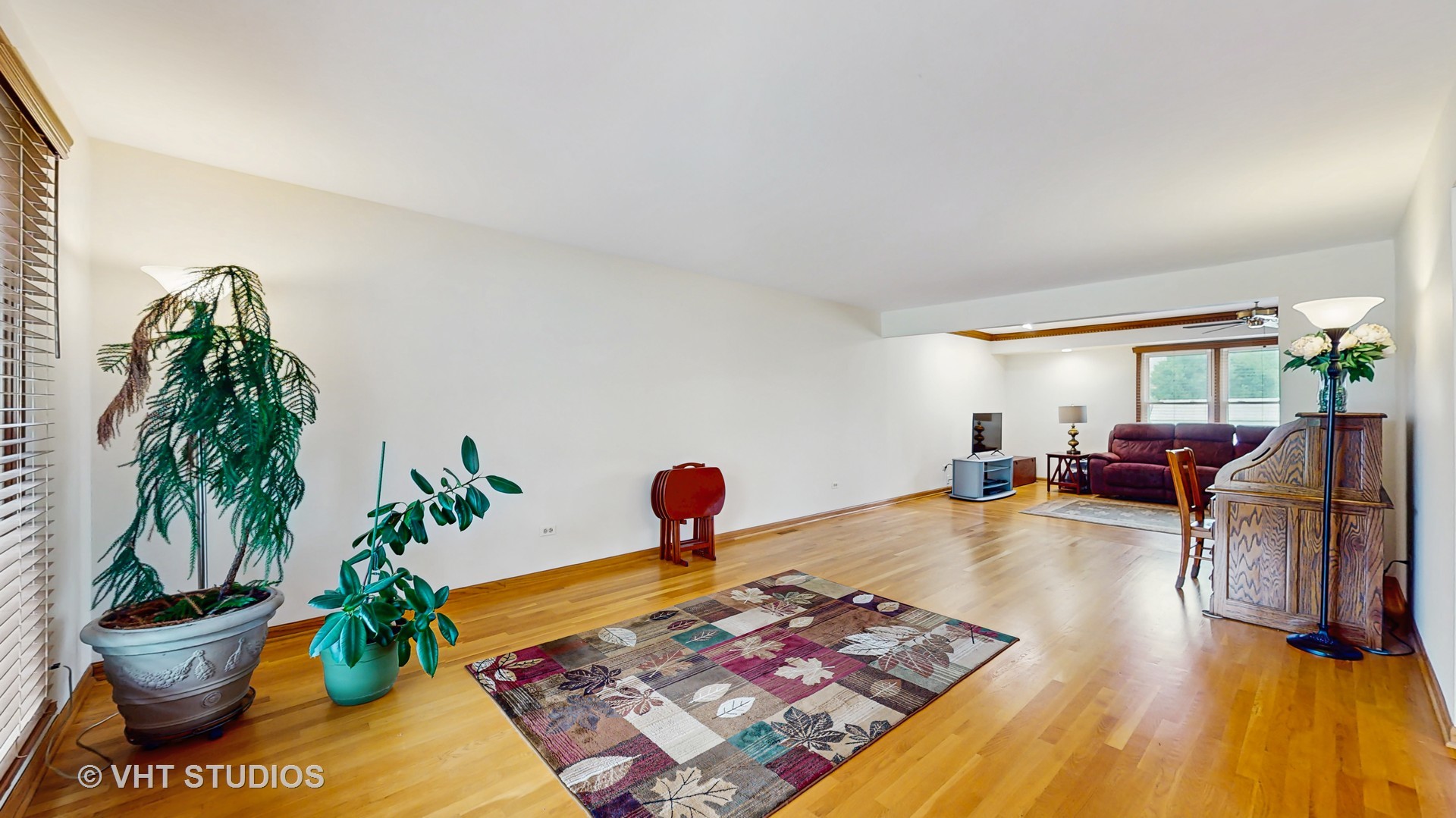 230 W Weathersfield Way, Schaumburg, IL 60193
