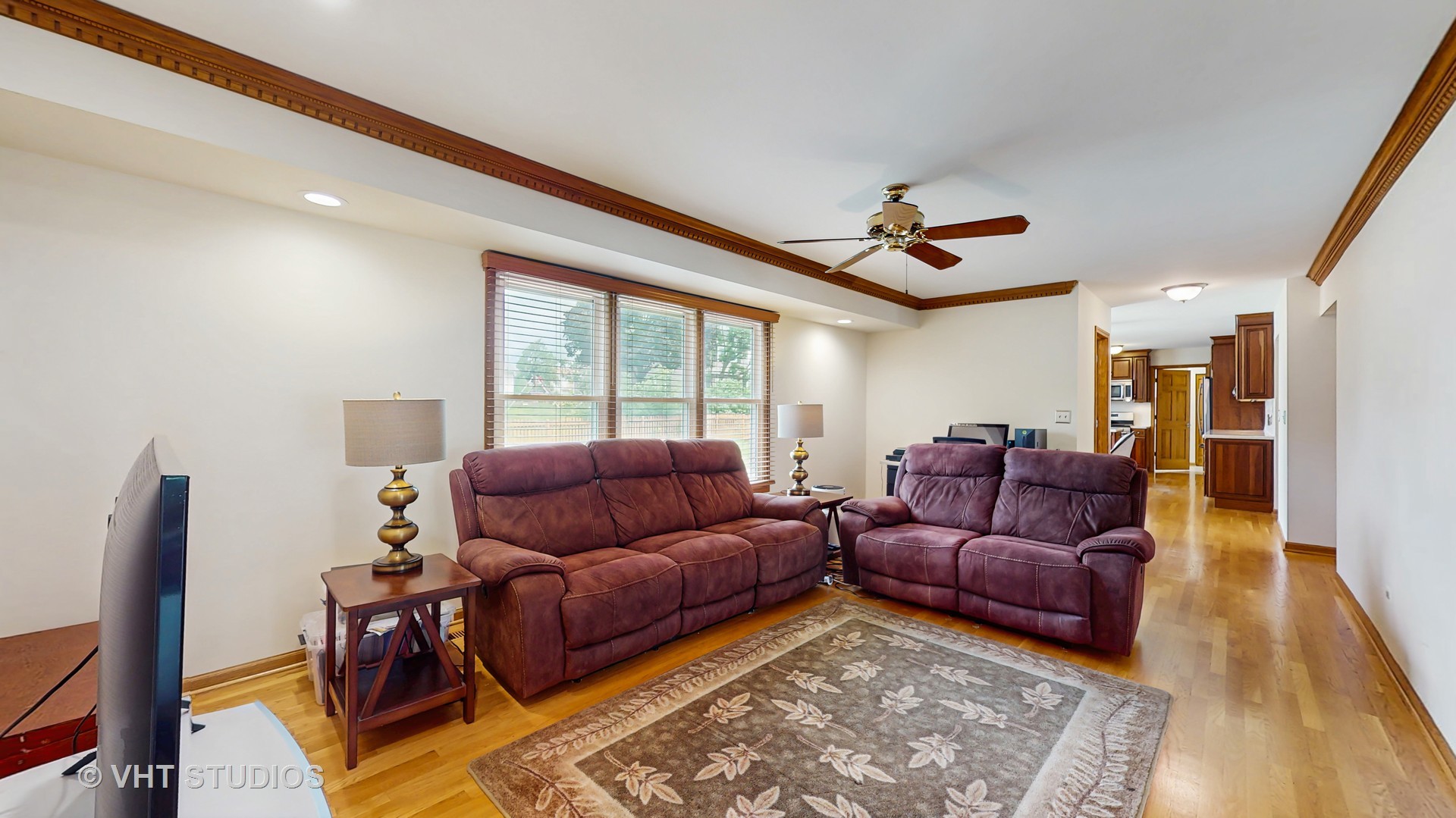 230 W Weathersfield Way, Schaumburg, IL 60193
