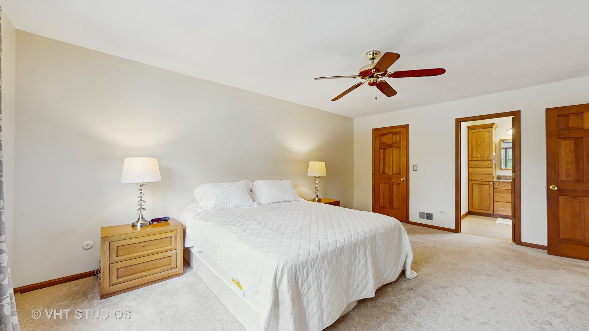 230 W Weathersfield Way, Schaumburg, IL 60193