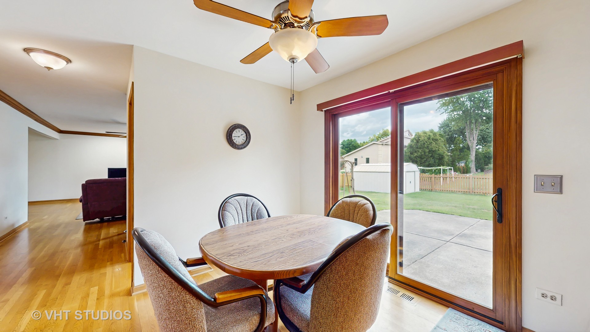 230 W Weathersfield Way, Schaumburg, IL 60193