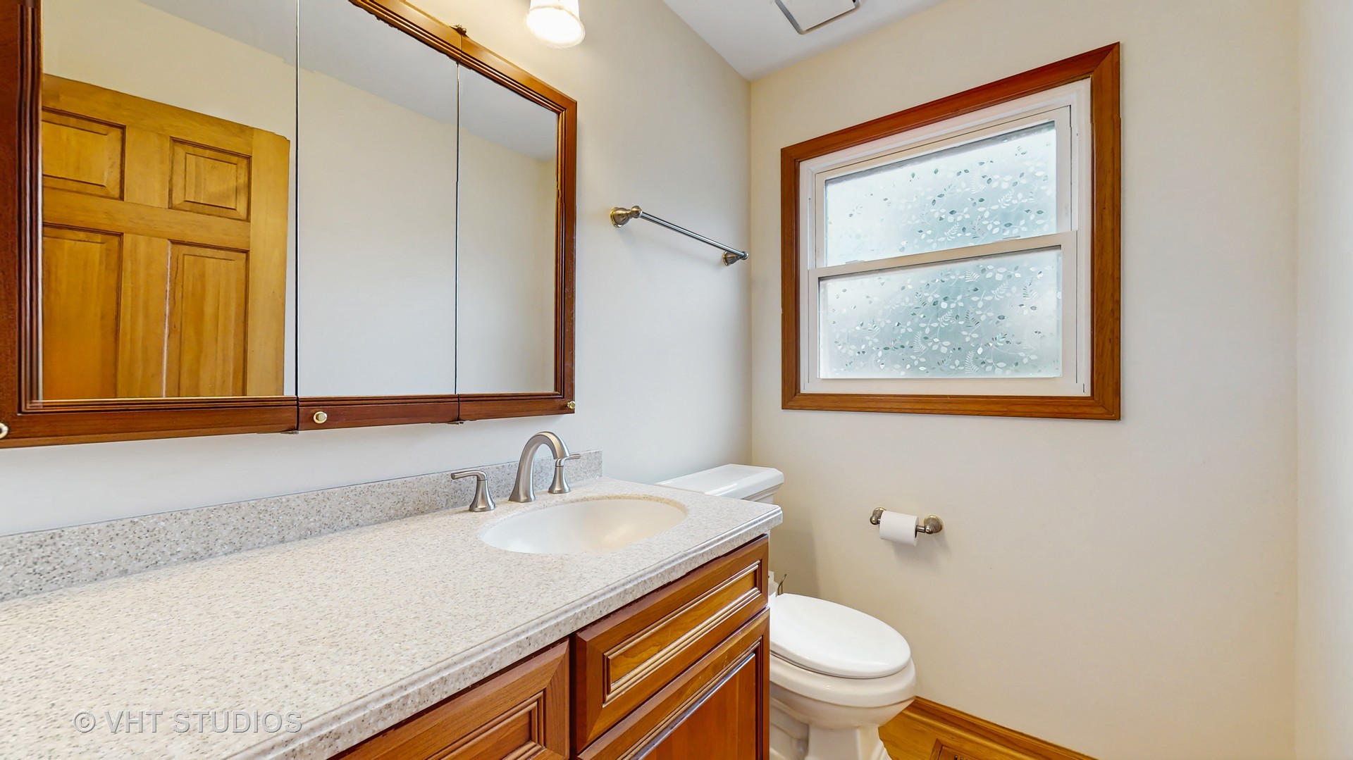 230 W Weathersfield Way, Schaumburg, IL 60193