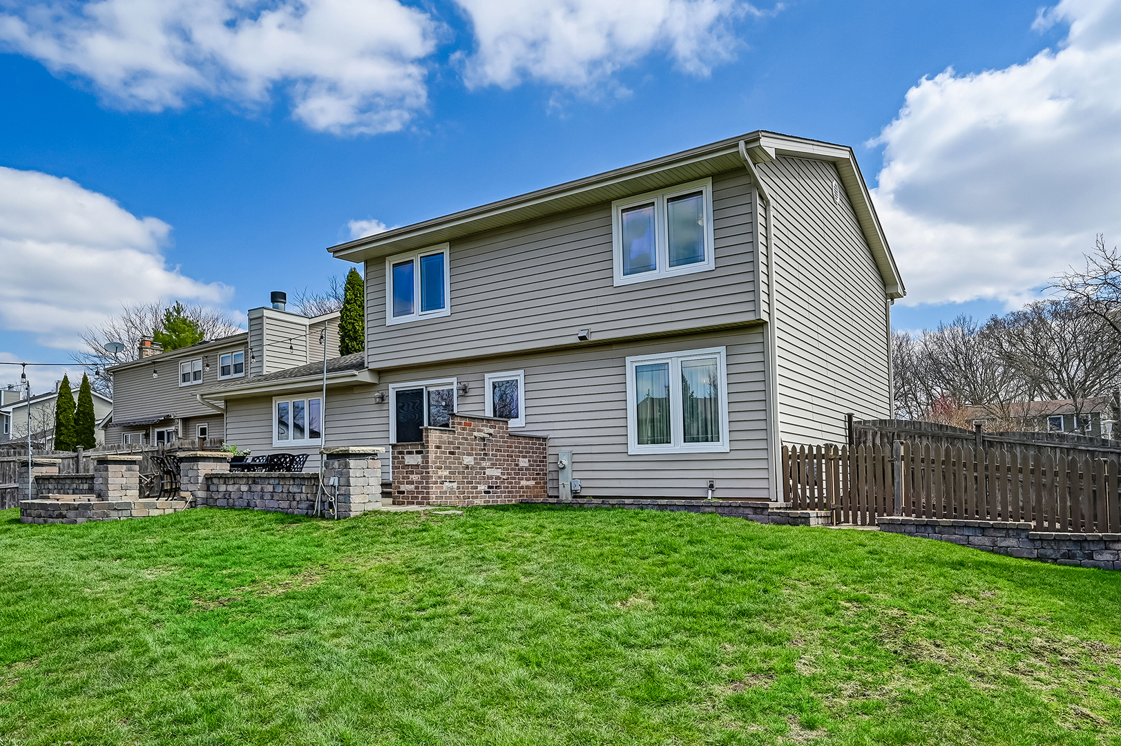 308 Oakbrook Court, Bartlett, IL 60103
