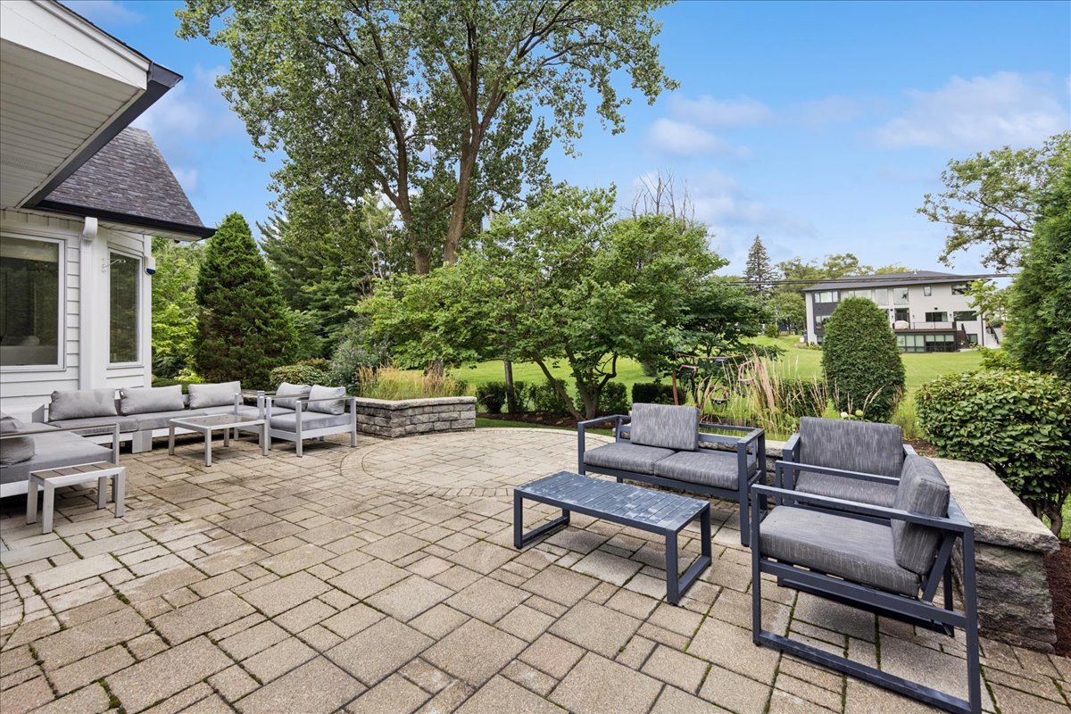 221 Meadowbrook Lane, Hinsdale, IL 60521