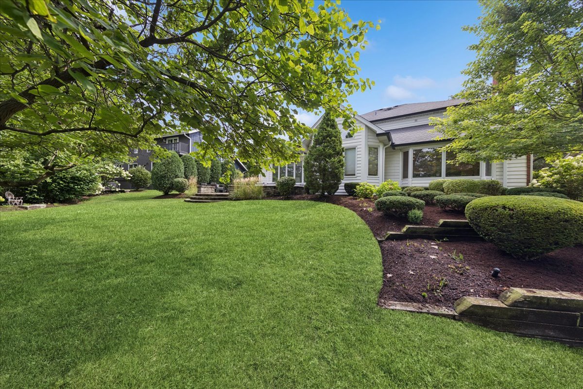 221 Meadowbrook Lane, Hinsdale, IL 60521