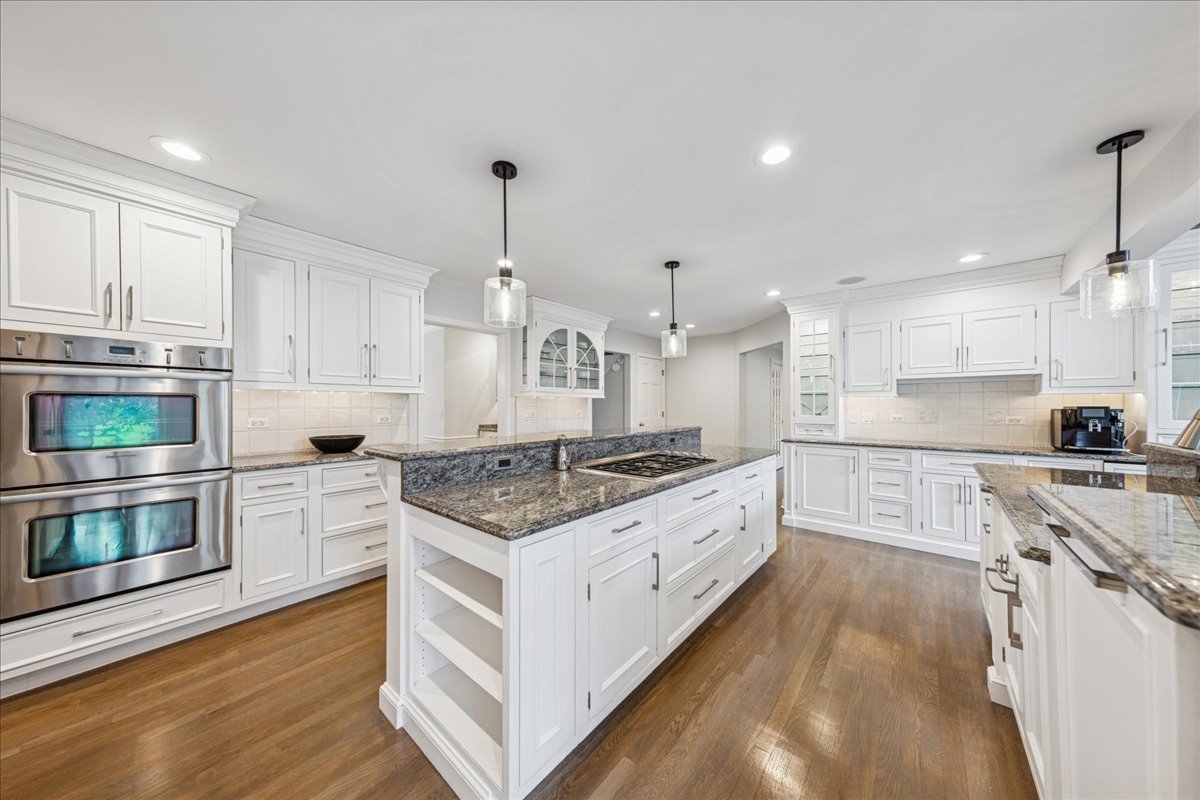 221 Meadowbrook Lane, Hinsdale, IL 60521