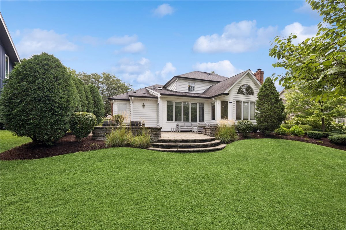 221 Meadowbrook Lane, Hinsdale, IL 60521