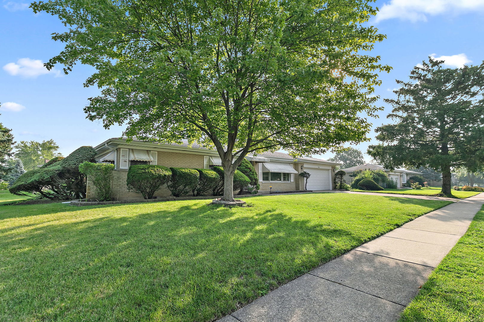 614 E Weathersfield Way, Schaumburg, IL 60193