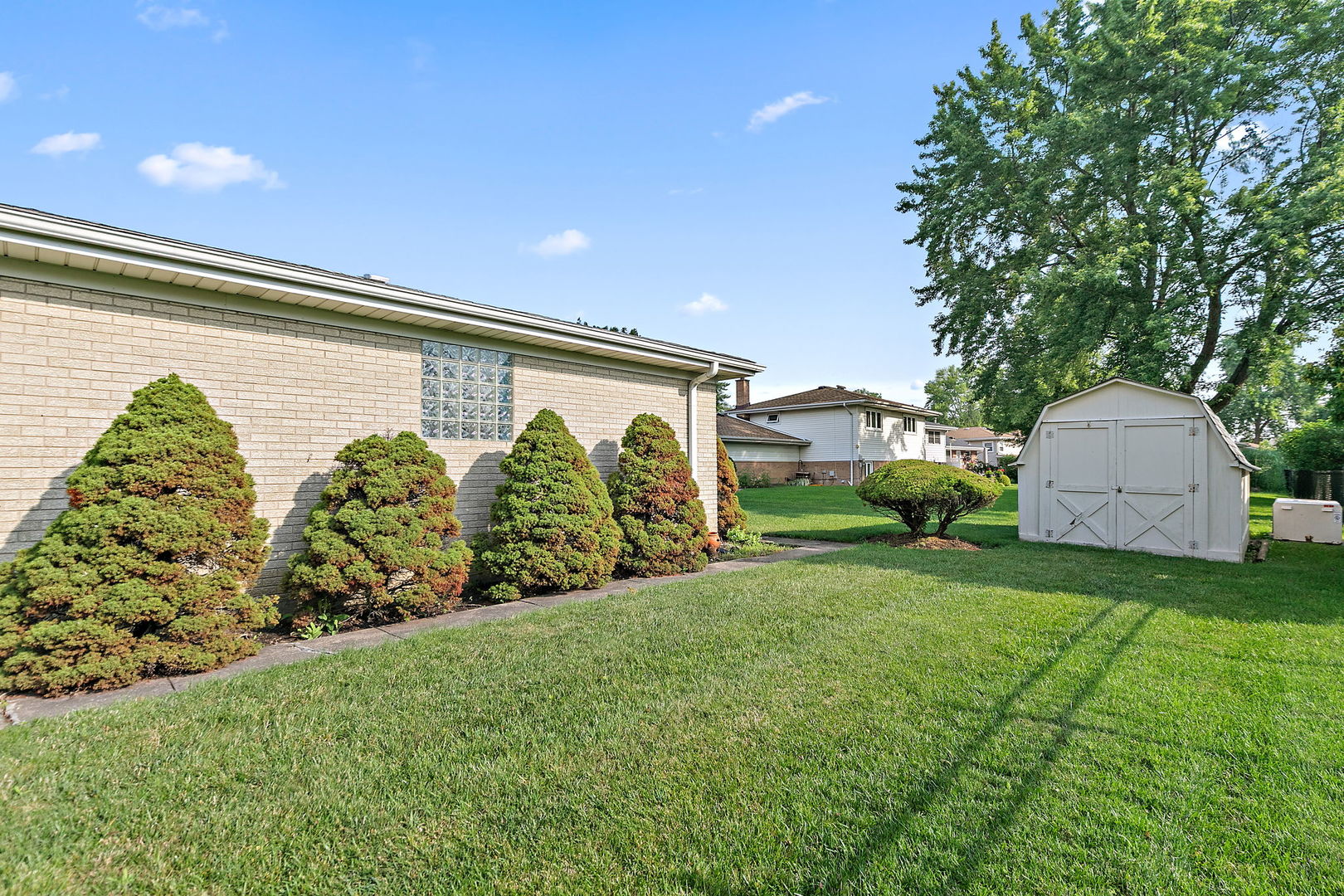 614 E Weathersfield Way, Schaumburg, IL 60193
