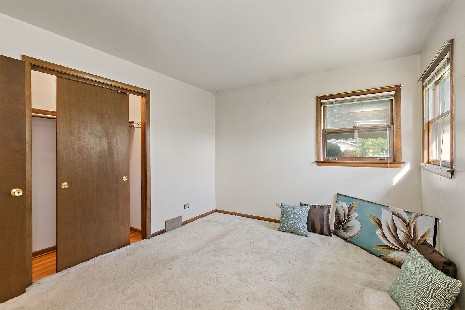 614 E Weathersfield Way, Schaumburg, IL 60193