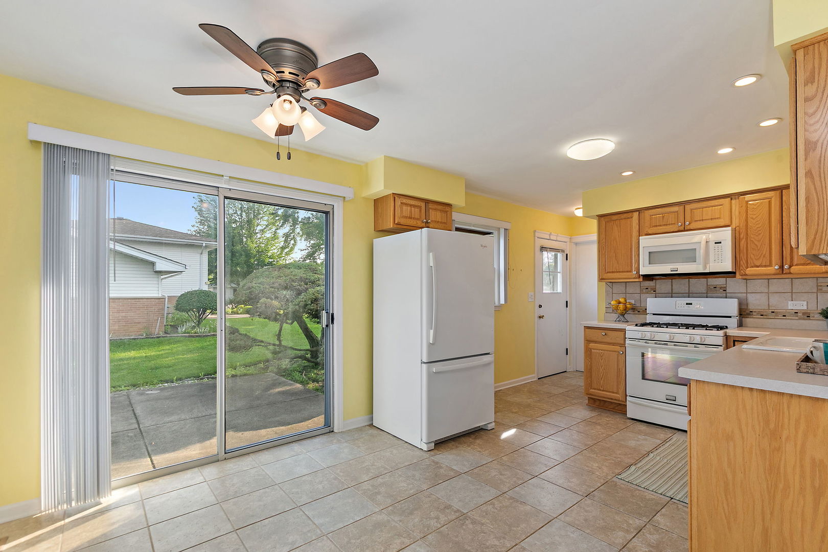 614 E Weathersfield Way, Schaumburg, IL 60193