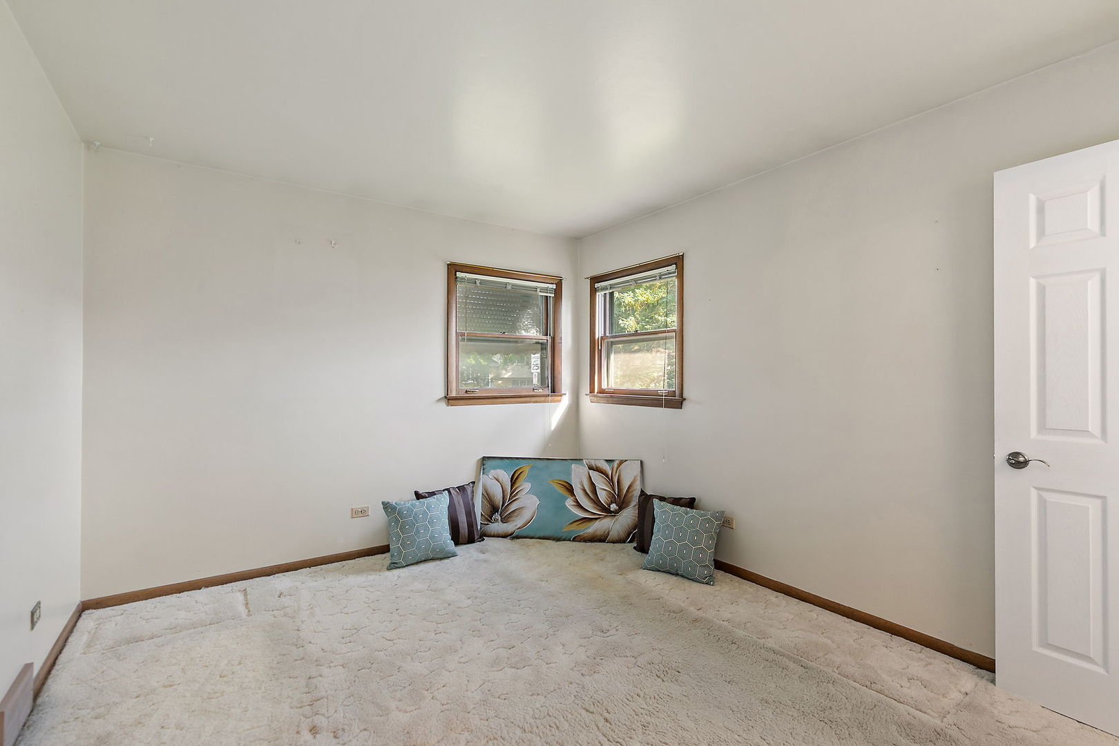 614 E Weathersfield Way, Schaumburg, IL 60193