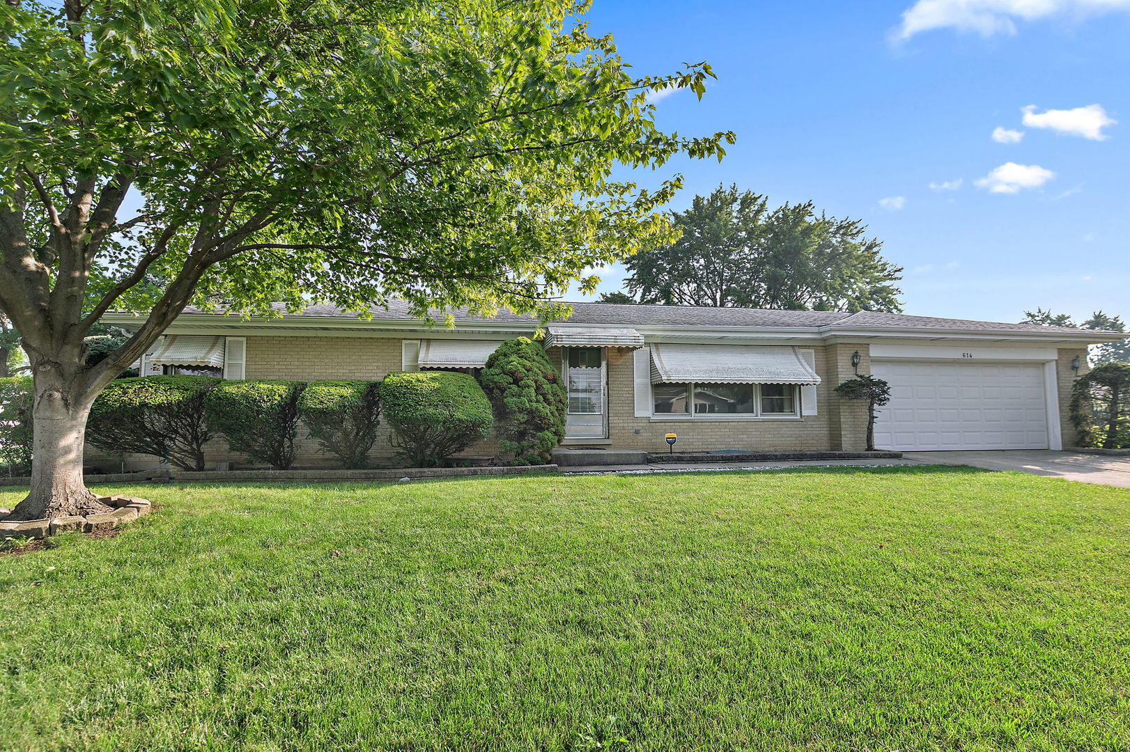 614 E Weathersfield Way, Schaumburg, IL 60193