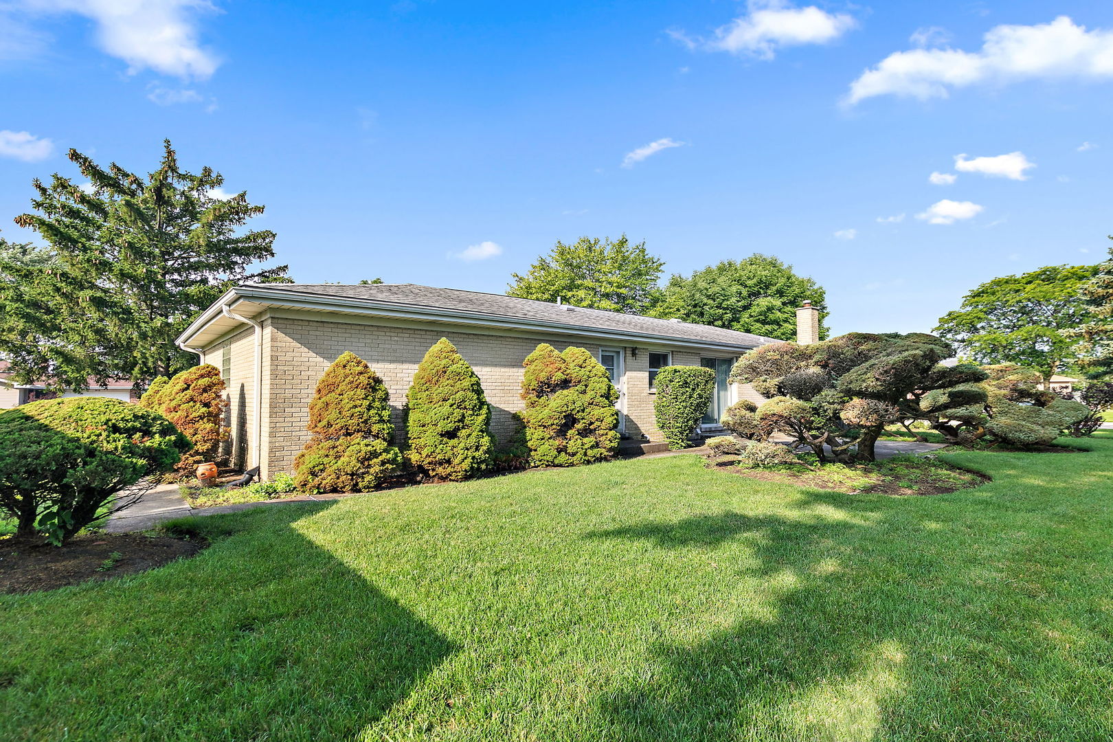614 E Weathersfield Way, Schaumburg, IL 60193