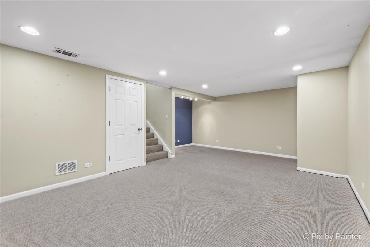 206 Troy Lane, Lombard, IL 60148