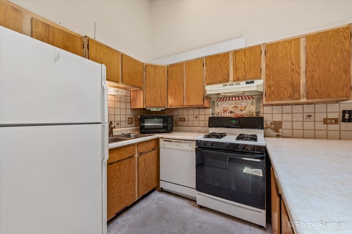 206 Troy Lane, Lombard, IL 60148