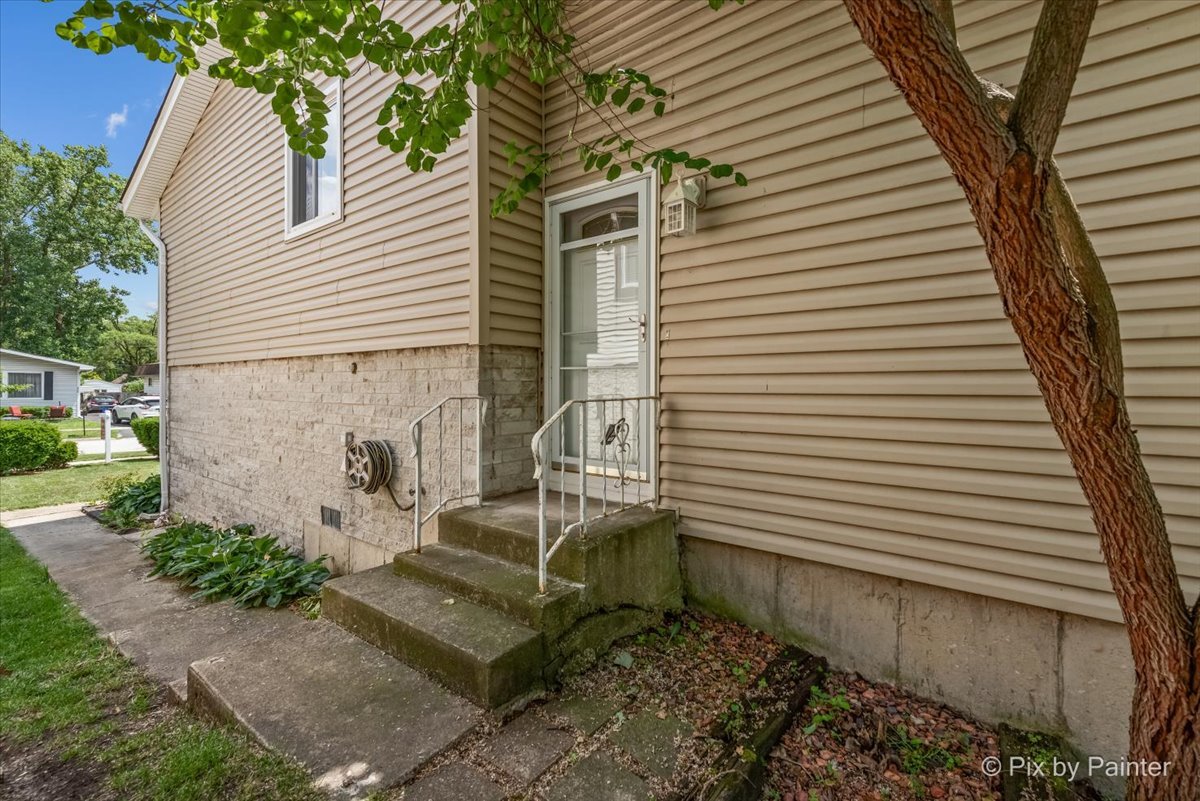 206 Troy Lane, Lombard, IL 60148