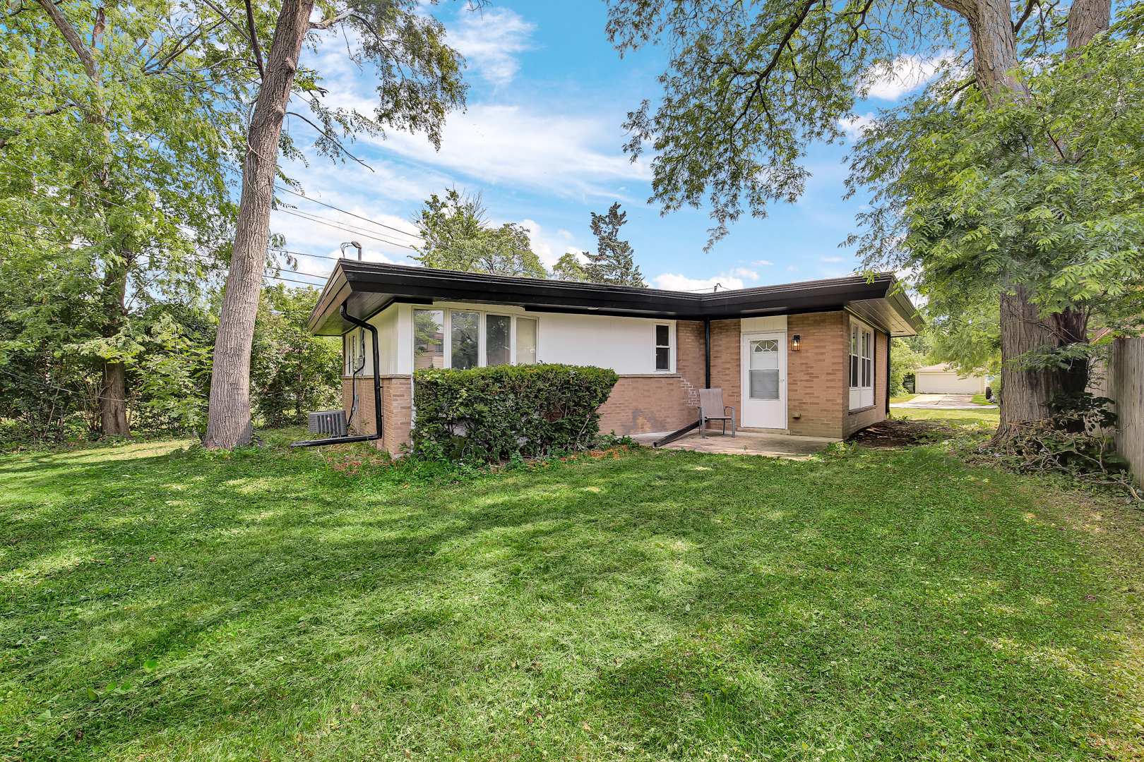 18548 Lyn Court, Homewood, IL 60430