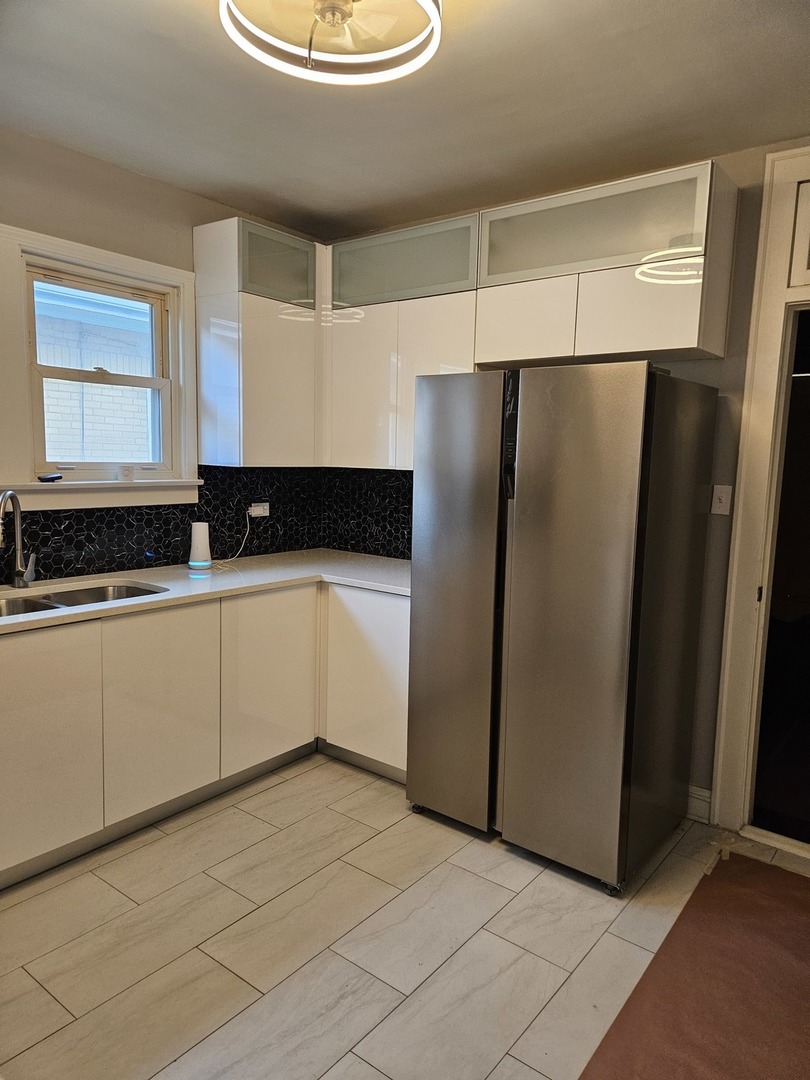 10552 S NORMAL Avenue, Chicago, IL 60628