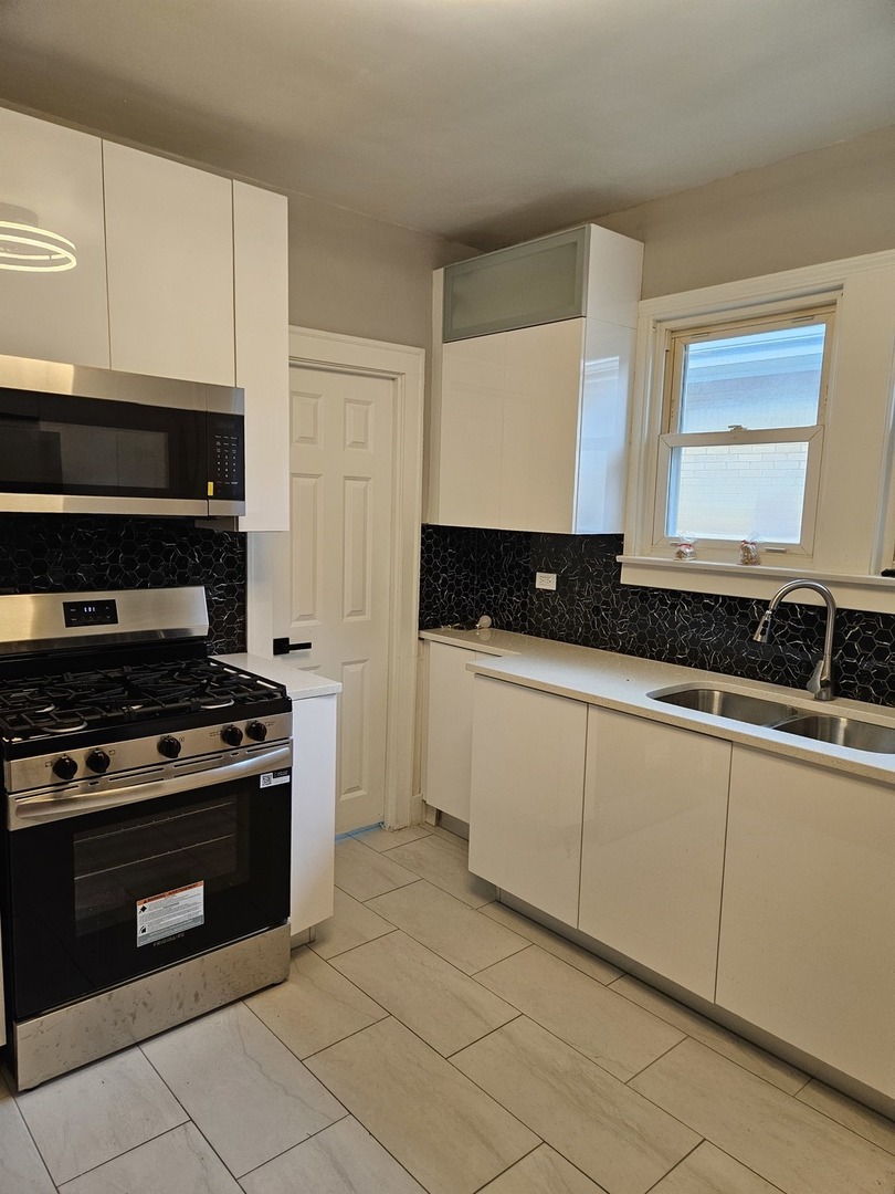 10552 S NORMAL Avenue, Chicago, IL 60628