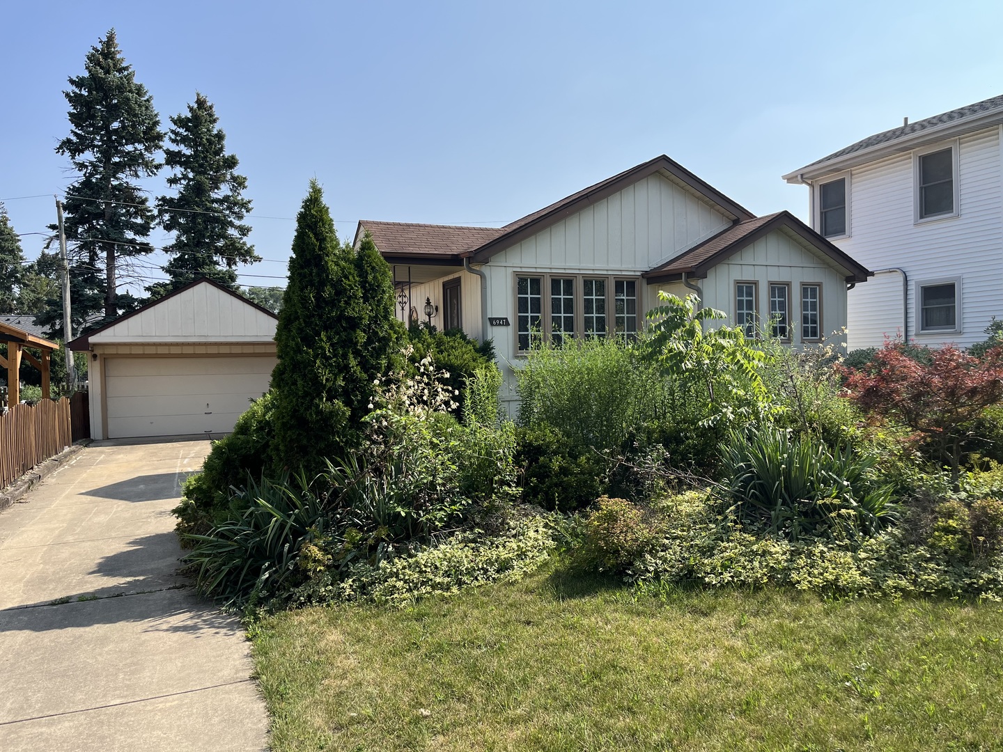 6947 W Jarvis Avenue, Niles, IL 60714
