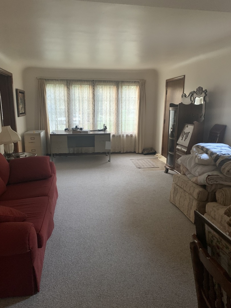 6947 W Jarvis Avenue, Niles, IL 60714