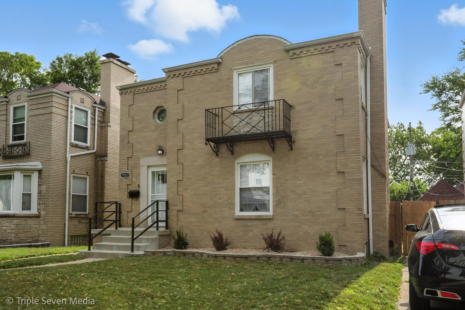 7723 S Paxton Avenue, Chicago, IL 60649