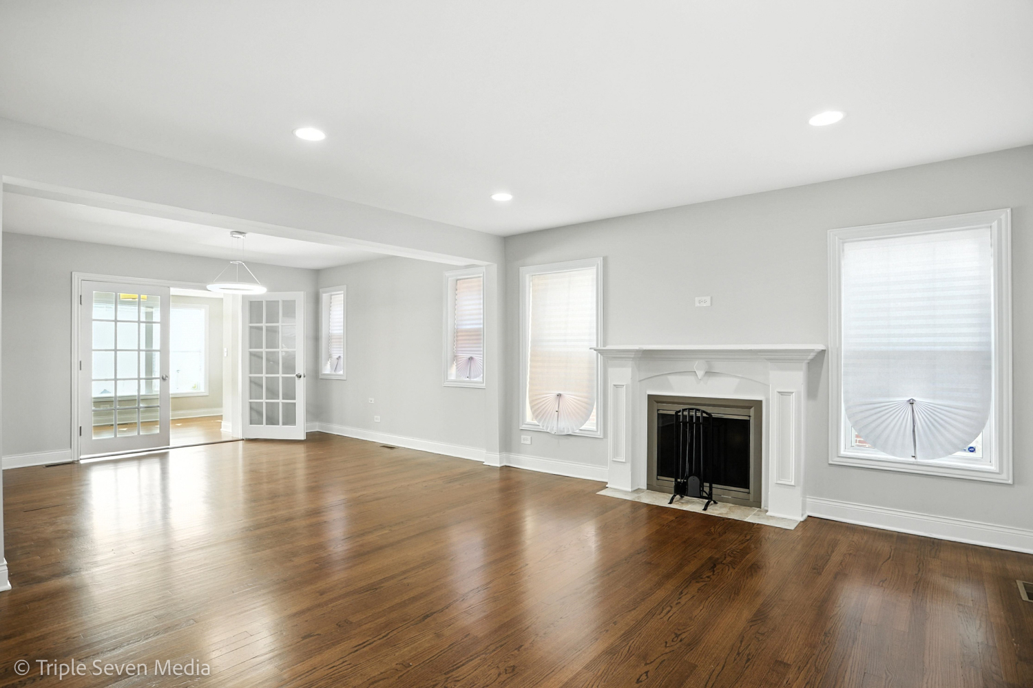 7723 S Paxton Avenue, Chicago, IL 60649