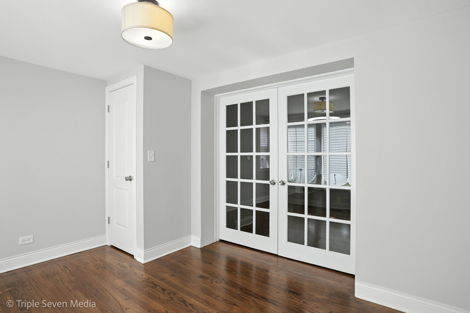 7723 S Paxton Avenue, Chicago, IL 60649