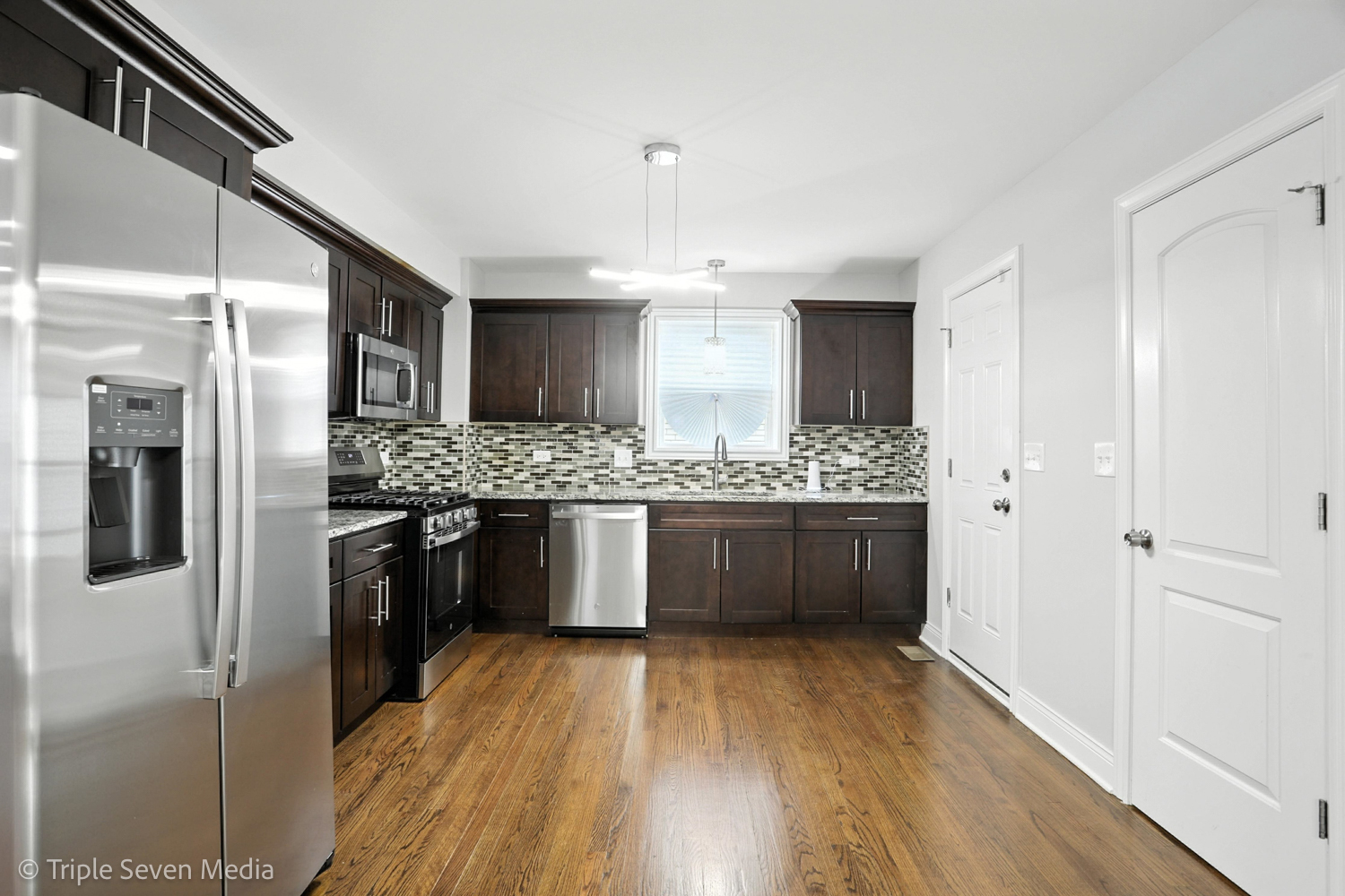 7723 S Paxton Avenue, Chicago, IL 60649