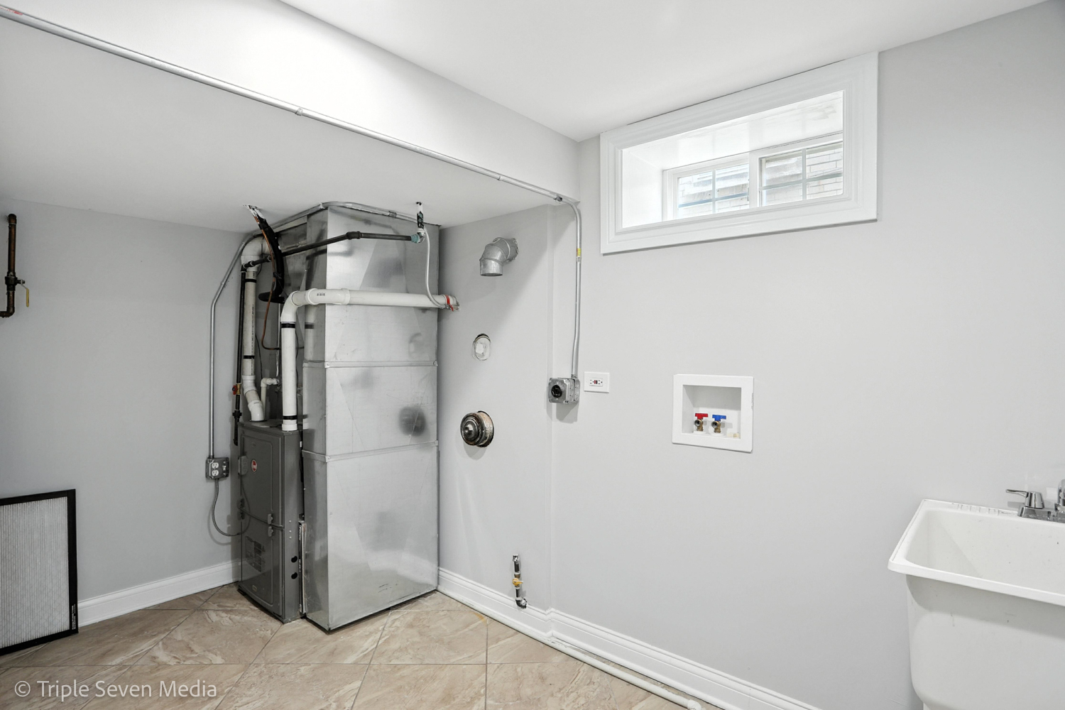 7723 S Paxton Avenue, Chicago, IL 60649