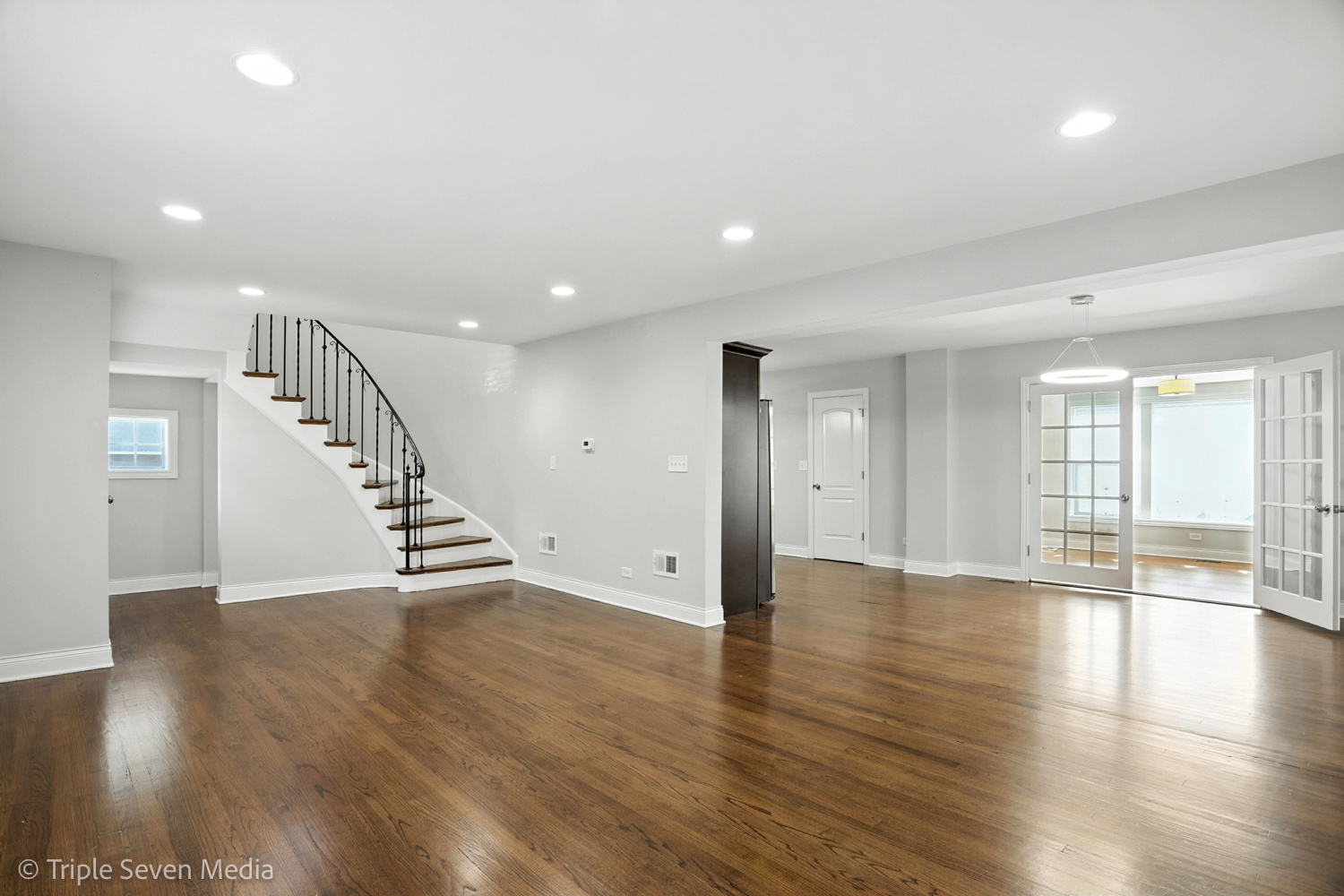 7723 S Paxton Avenue, Chicago, IL 60649