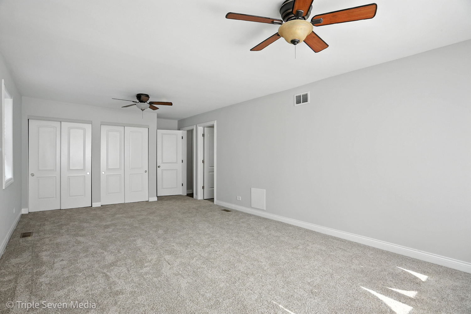 7723 S Paxton Avenue, Chicago, IL 60649