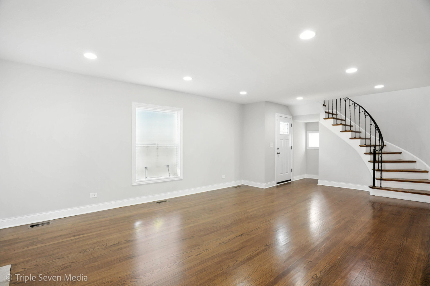 7723 S Paxton Avenue, Chicago, IL 60649