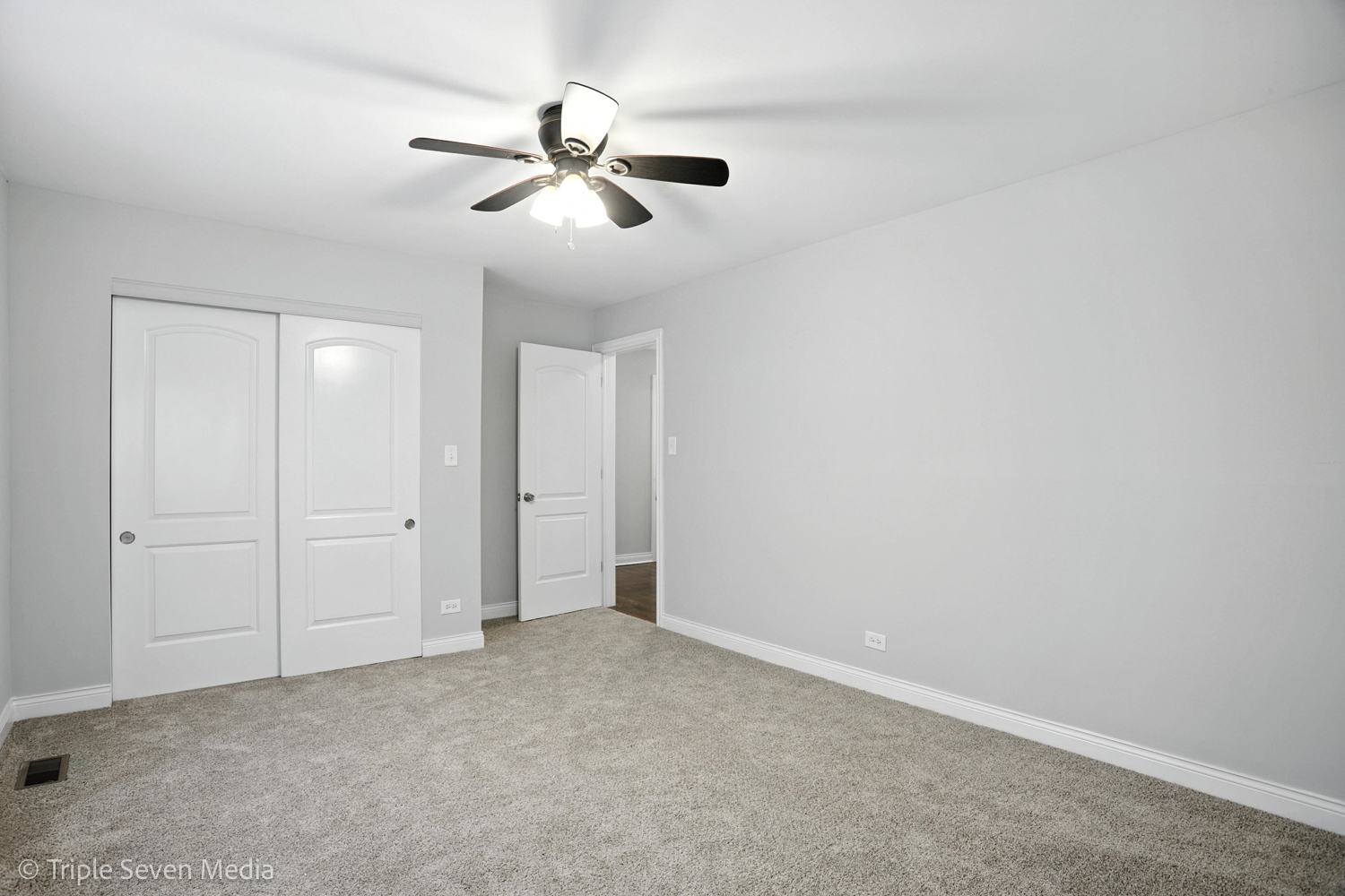 7723 S Paxton Avenue, Chicago, IL 60649