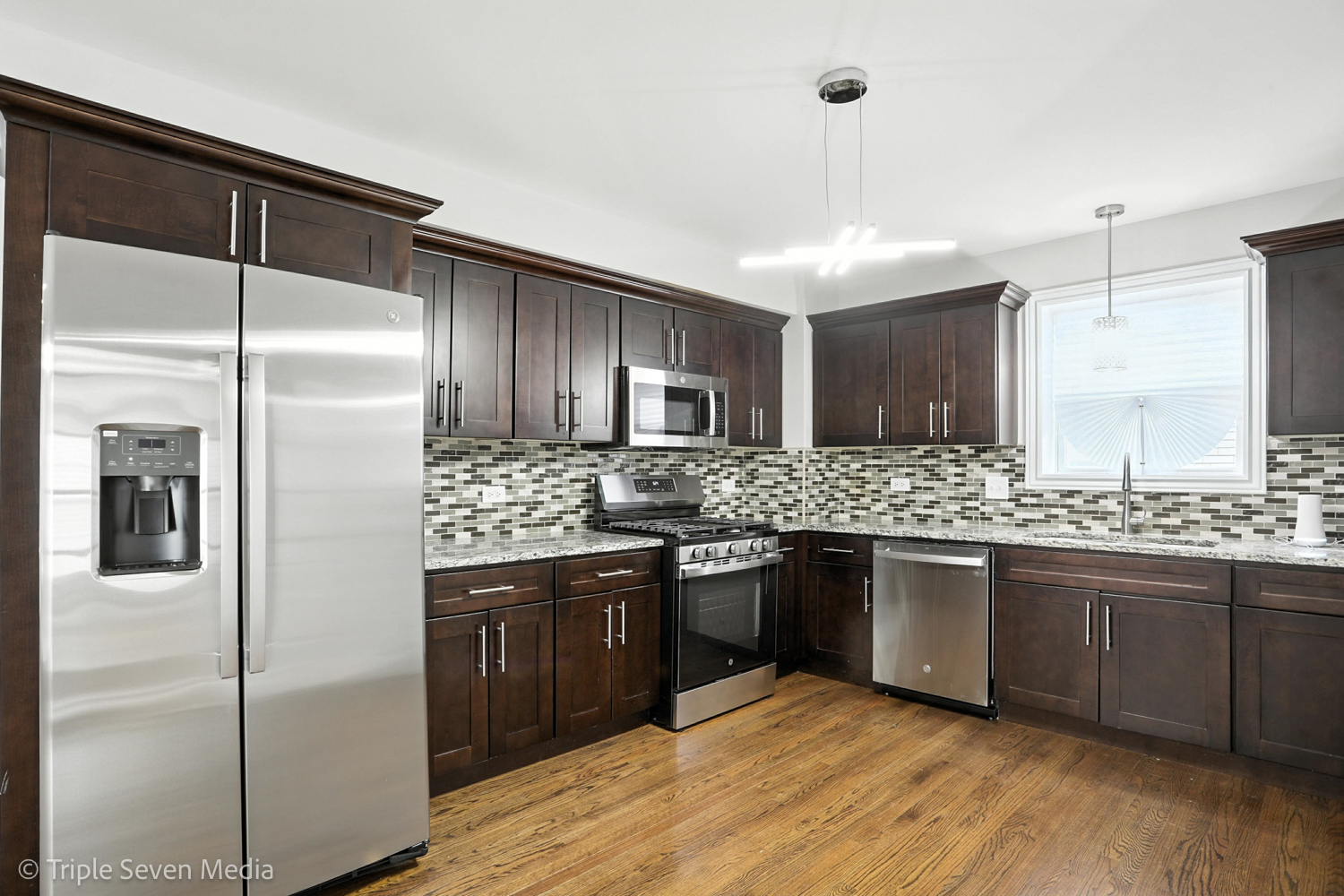 7723 S Paxton Avenue, Chicago, IL 60649