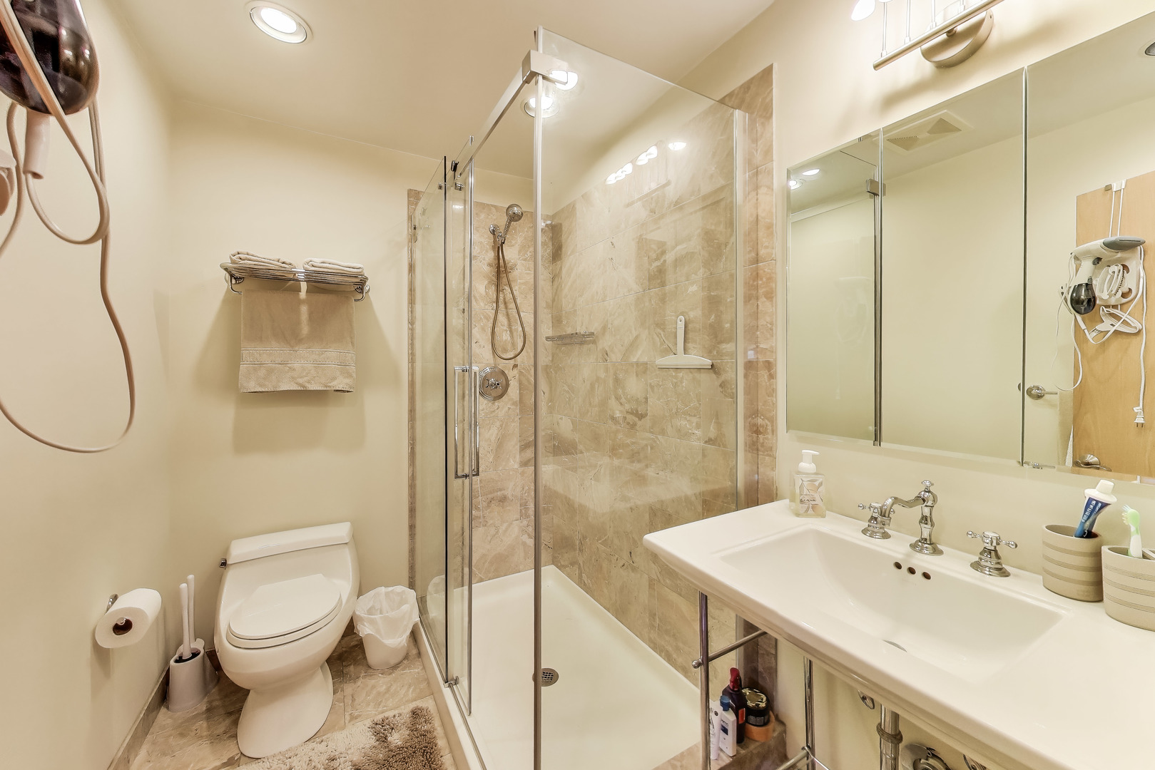 1130 N NORTHWEST Highway #1, Park Ridge, IL 60068