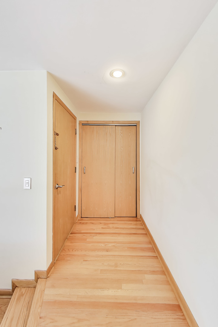 1130 N NORTHWEST Highway #1, Park Ridge, IL 60068