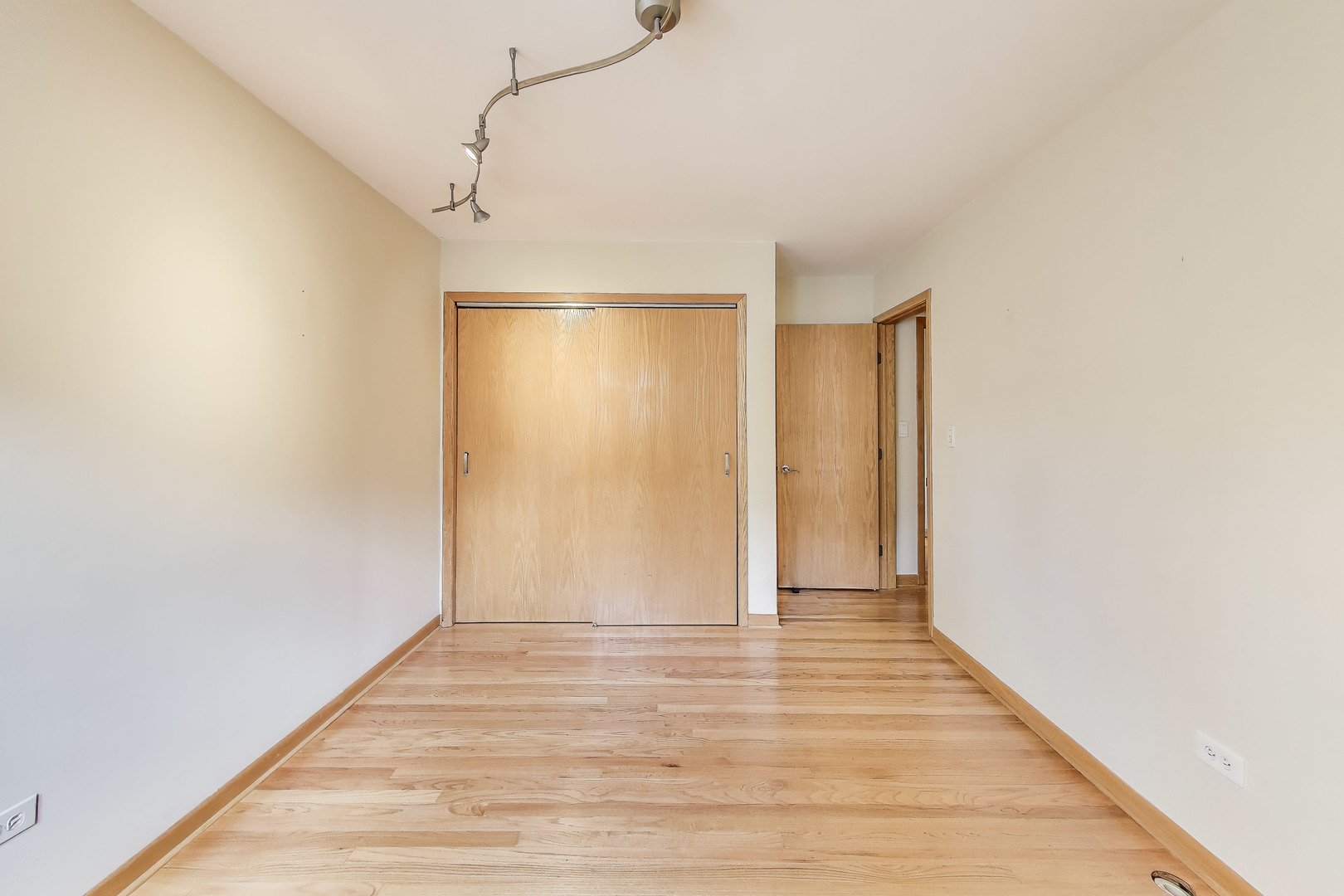 1130 N NORTHWEST Highway #1, Park Ridge, IL 60068