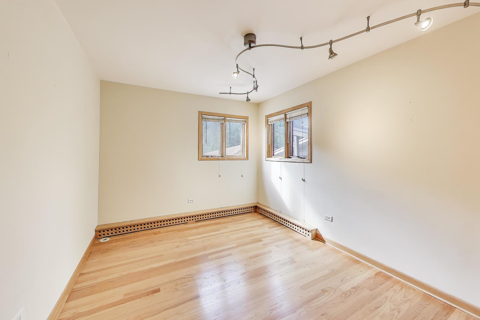 1130 N NORTHWEST Highway #1, Park Ridge, IL 60068