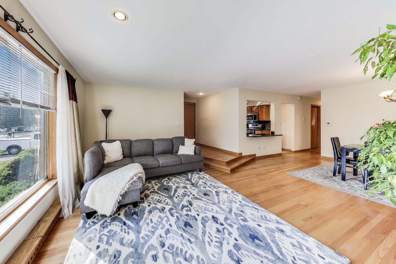1130 N NORTHWEST Highway #1, Park Ridge, IL 60068