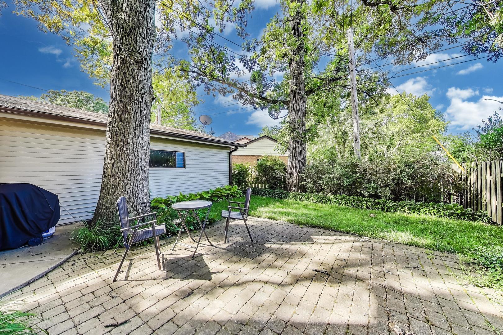 1130 N NORTHWEST Highway #1, Park Ridge, IL 60068